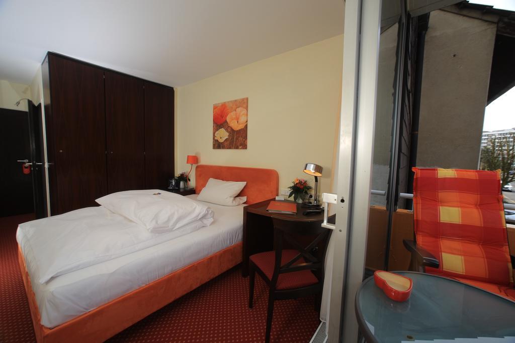 Hotel Unterfeldhaus 에어크라트 외부 사진